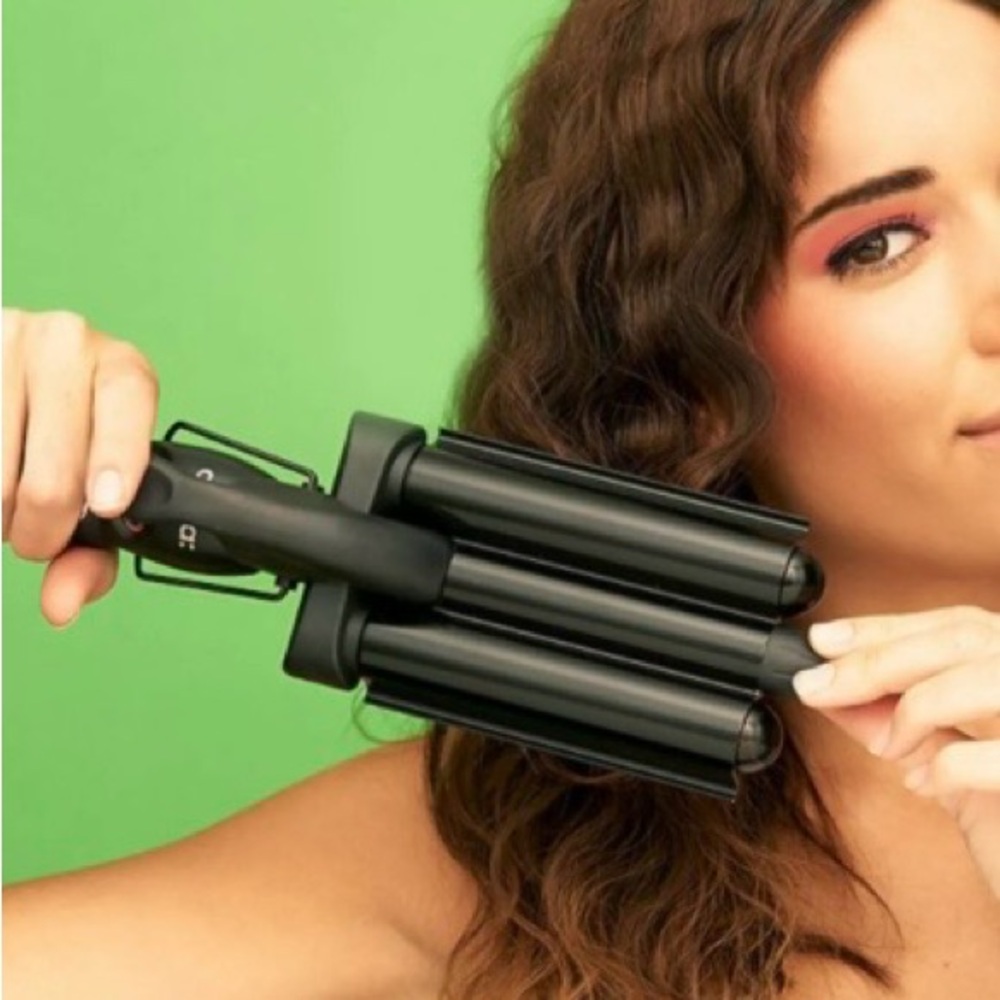 Amika High Shine Black Triple Barrel Hair Waver